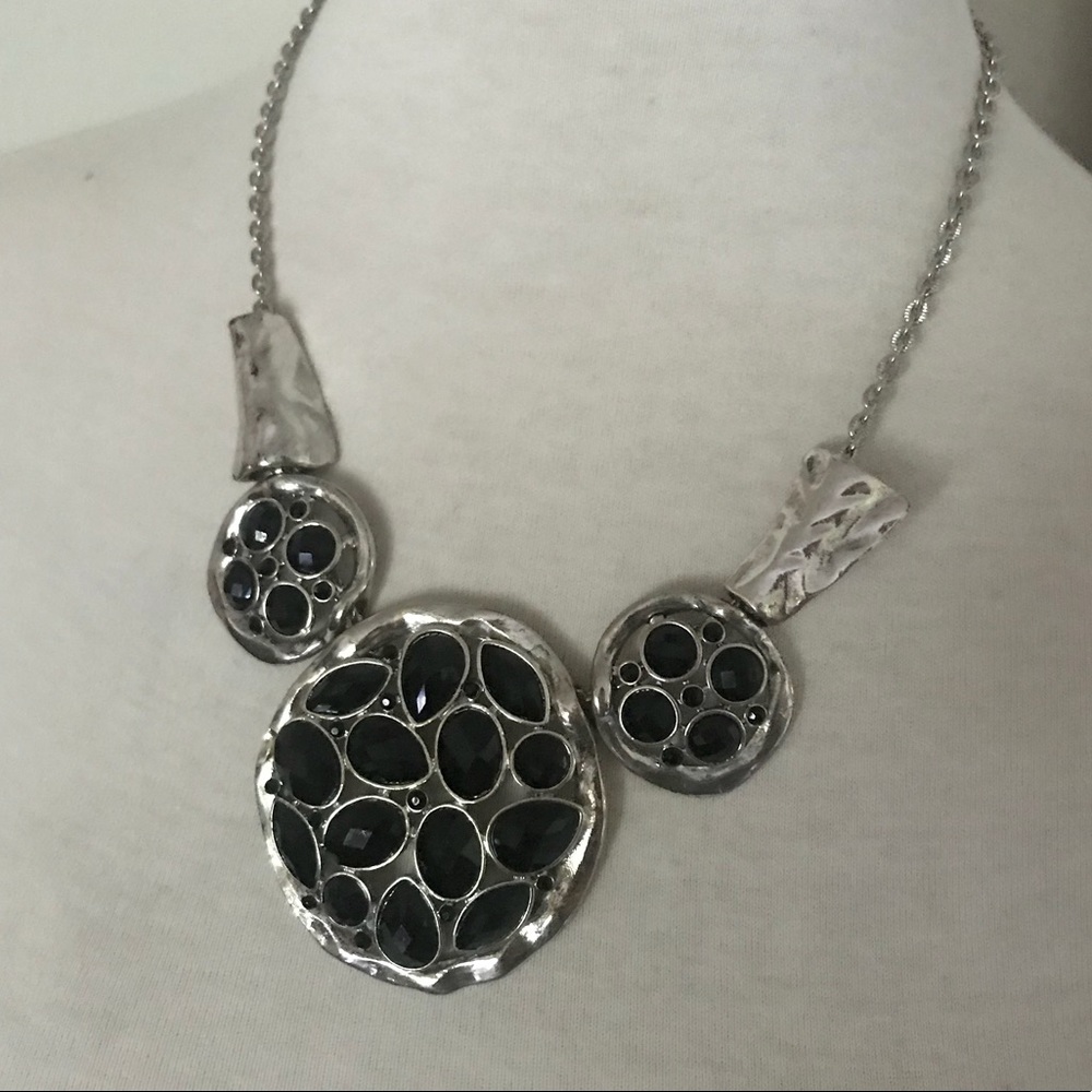 GORGEOUS Black and Silver Stone Necklace